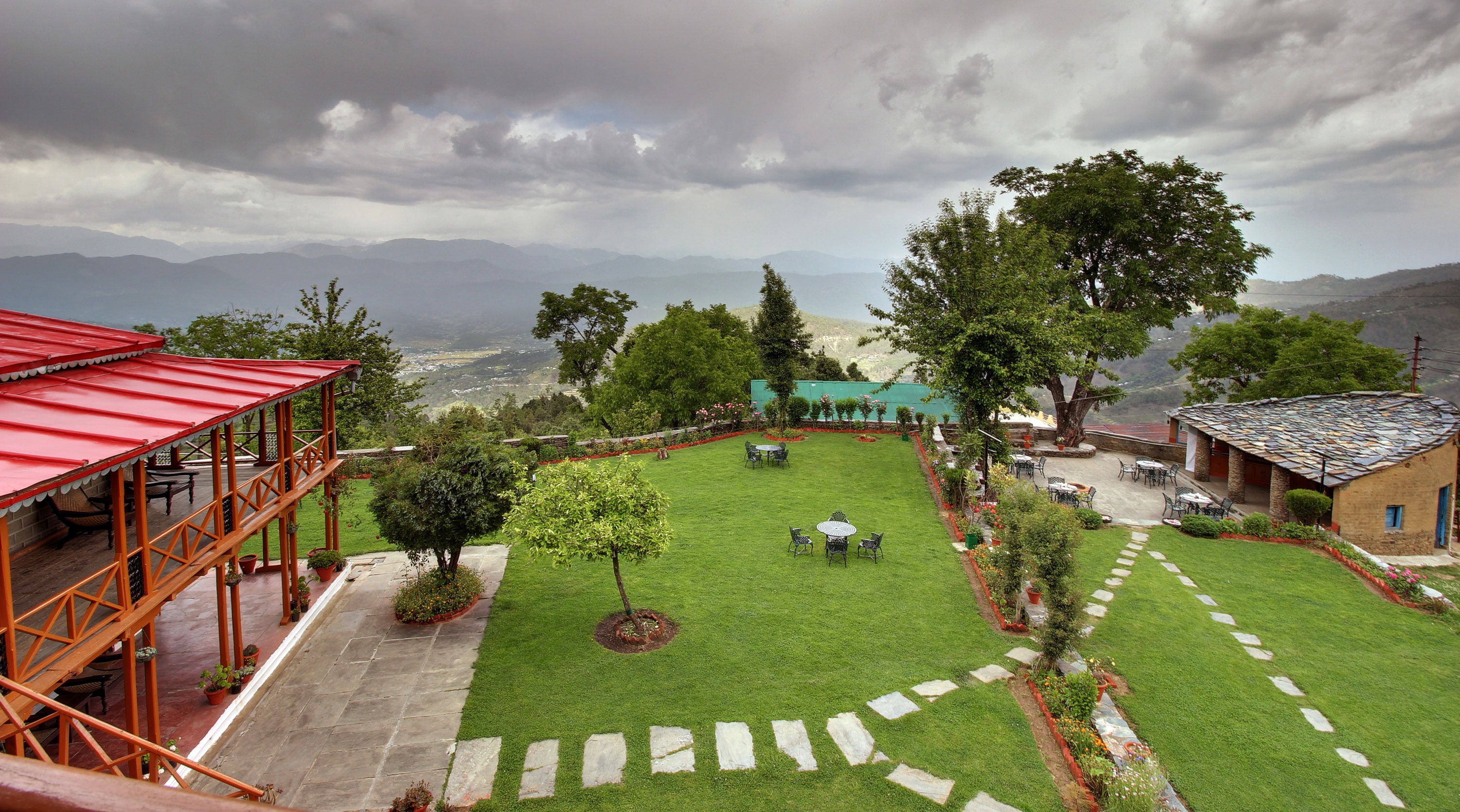 CHEVRON ECO LODGE